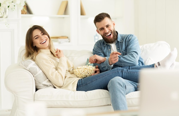 Pareja Joven Riendo Viendo Película Comedia Online