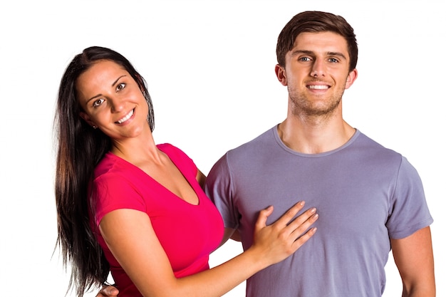 Foto pareja joven sonriendo a la cámara