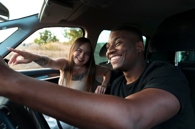 Foto pareja joven, viajar, juntos