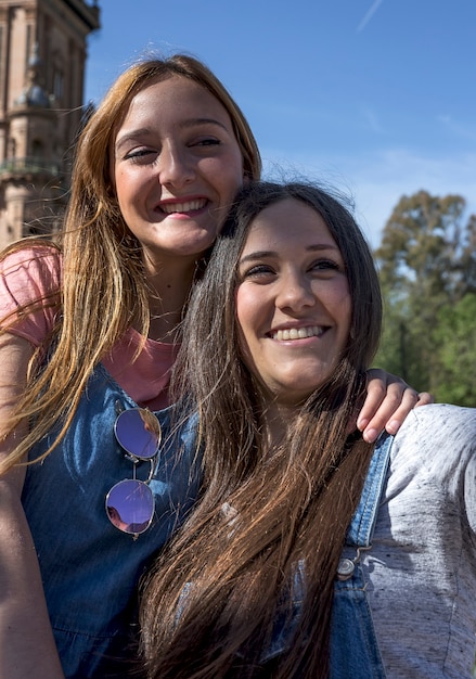 Pareja lesbiana juntos concepto al aire libre