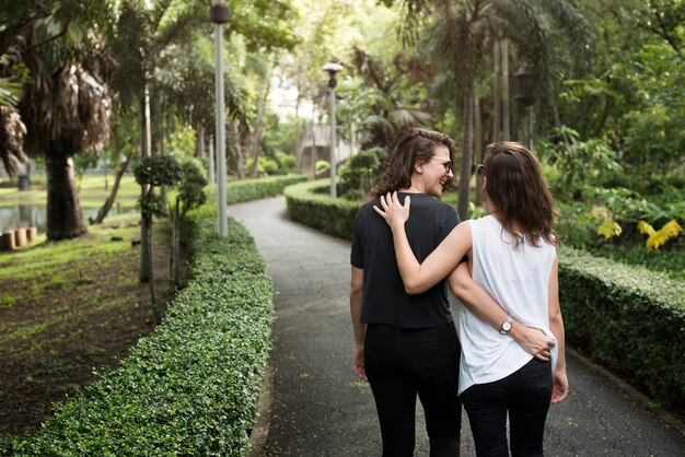 Pareja de lesbianas en el amor