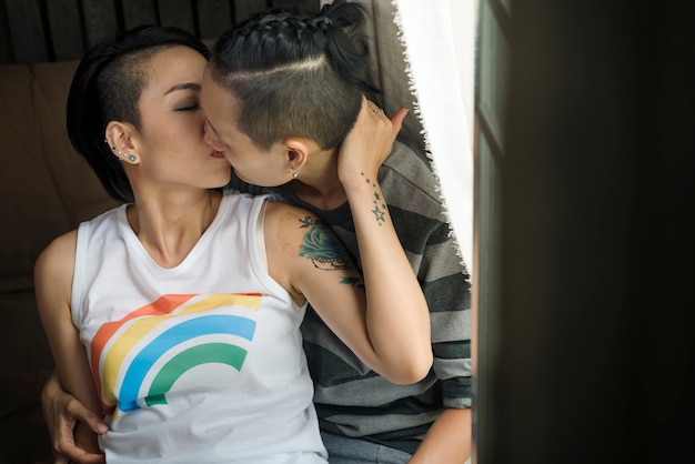 Pareja de lesbianas asiáticas LGBT