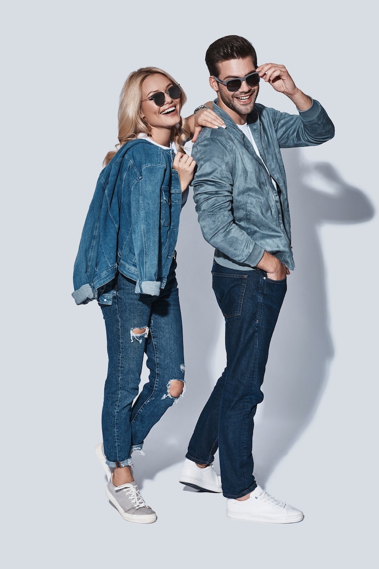Foto pareja moderna. hermoso, pareja joven, unión, y, sonriente
