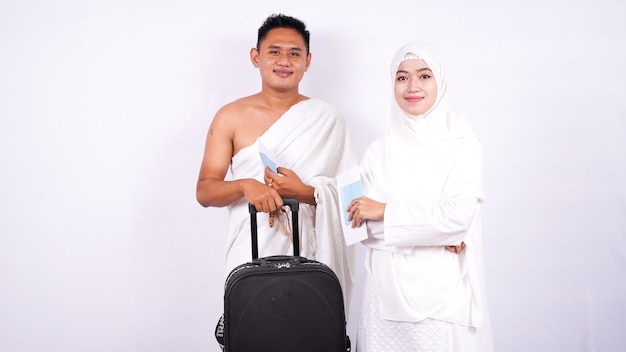 Pareja musulmana usa ihram aislado