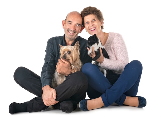 pareja y perros