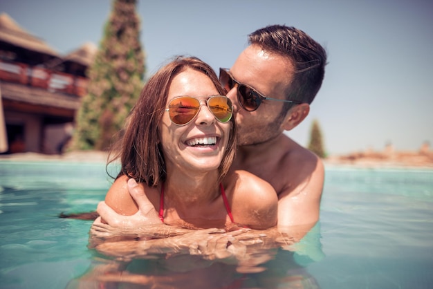 Pareja en el piscina