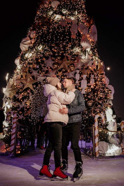 Pareja, en, pista de patinaje sobre hielo