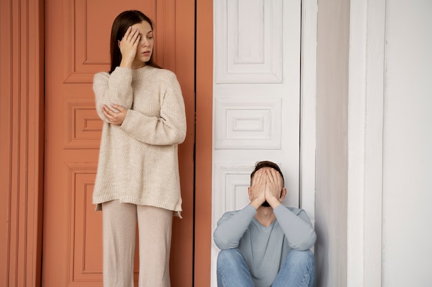 Foto pareja con problemas de comunicación