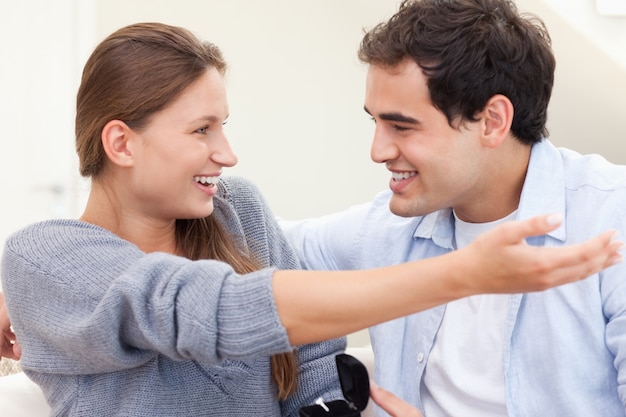 Pareja recién comprometida