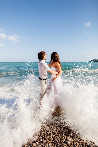 Pareja relajarse en la playa juntos Vista al mar y playa de arena en Asia Vietnam