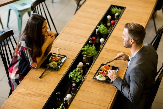 Pareja en el restaurante