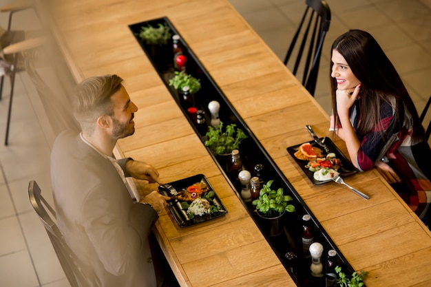 Pareja en el restaurante