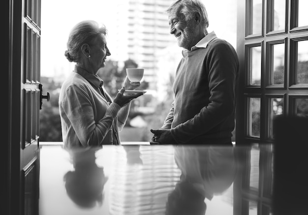 Pareja Senior Vida cotidiana Felicidad