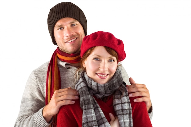 Pareja sonriendo a la cámara