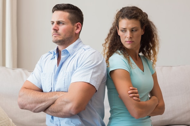 Pareja teniendo una discusión