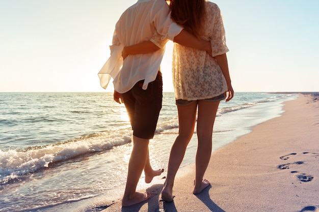 Pareja de verano en la playa