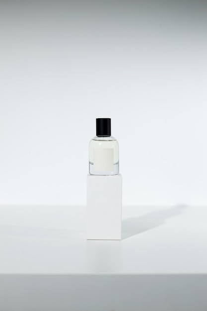 Parfüm mit einer Mockup-Box