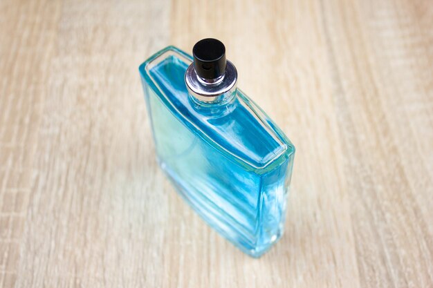 ParfümflascheEau de Toilette Parfümflüssigkeit in GlasflaschenParfüm blau