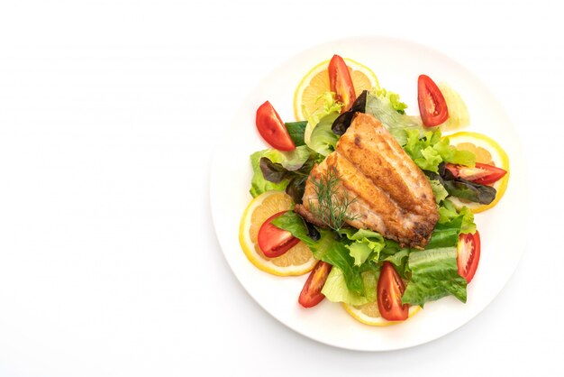 Foto pargo a la parrilla filete de pescado con vagetable