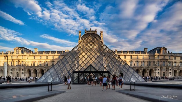 Foto parís 28 de septiembre el museo del louvre es un museo de clase mundial ubicado en parís, francia.