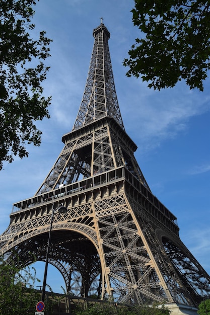 Paris, franca, 09 de junho de 2016: vista da torre eiffel durante o uefa euro 2016.