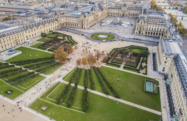 París, Francia, noviembre de 2017 - vista aérea del museo del Louvre