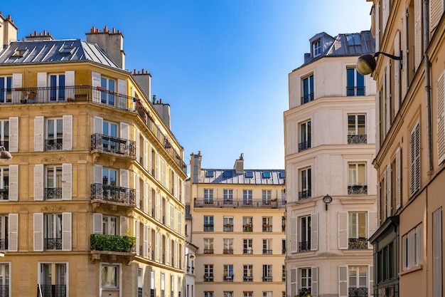 París, hermoso edificio, boulevard Beaumarchais en el distrito 11e