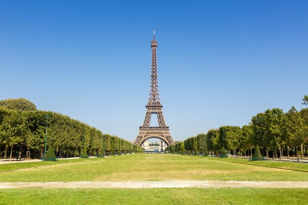 Paris Torre Eiffel França viagens marco de viagem