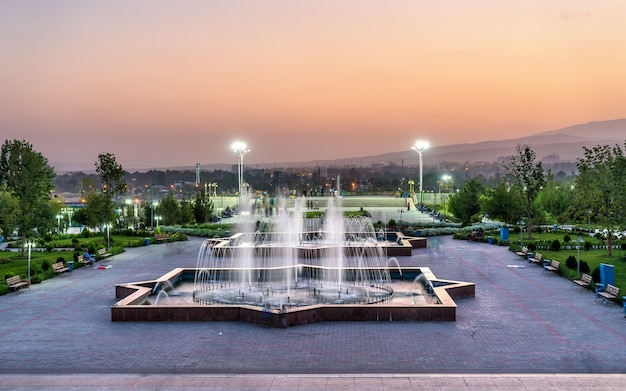 Park im Stadtzentrum von Duschanbe, der Hauptstadt Tadschikistans. Zentralasien