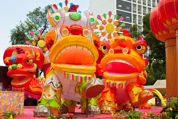 Park mit traditionellem Dekorationsdrachen für chinesischen Feiertag Hong Kong