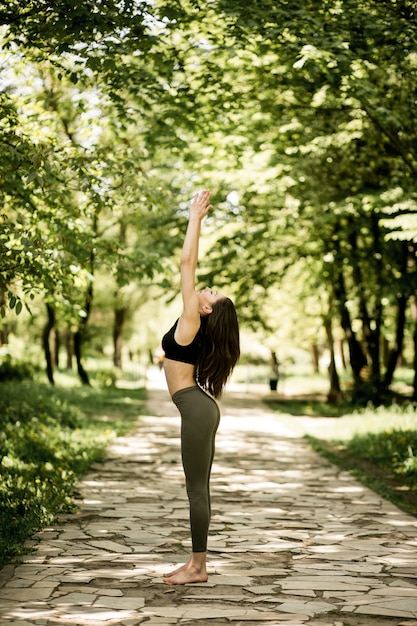 Park schöne lebensstil yoga frau