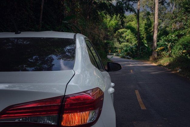 Parkplatz auf der Asphaltstraße in Thailand