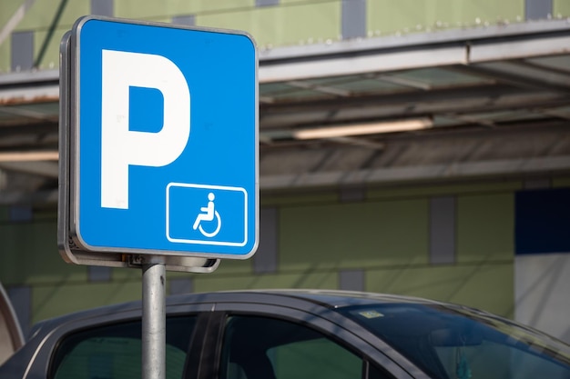 Foto parkplatz für behinderte