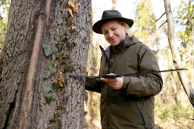 Parkwächter im Wald hautnah