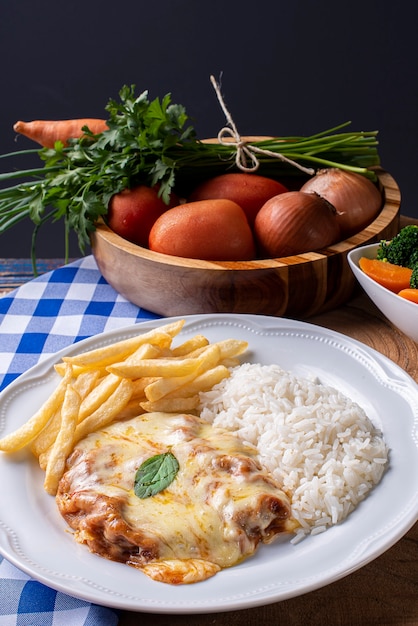 Parmegiana Steak auch bekannt als Filet Parmegiana