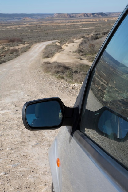 Parque de las Bardenas Reales con espejo retrovisor de coche Navarra