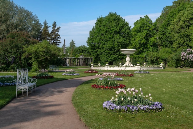 Parque Catarina e a fonte de mármore em Tsarskoye Selo Pushkin São Petersburgo Rússia