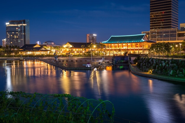 Foto parque central de songdo à noite no distrito de songdo, incheon, coreia do sul