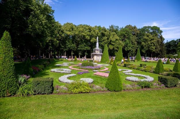 Parque del complejo Peterhof, cerca de San Petersburgo, Rusia