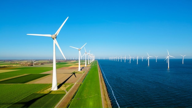 parque de moinhos de vento offshore com nuvens e um céu azul