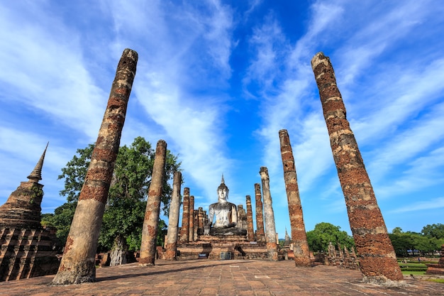 Parque histórico de Sukhothai durante el día