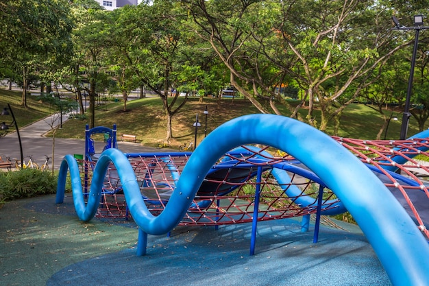 Foto parque infantil - florestas parque do almirantado loops modernos giros e escorregadores