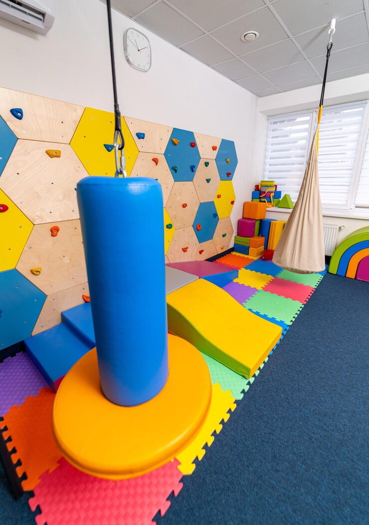 Parque infantil vacío con atracciones Nadie sala de actividades jugando