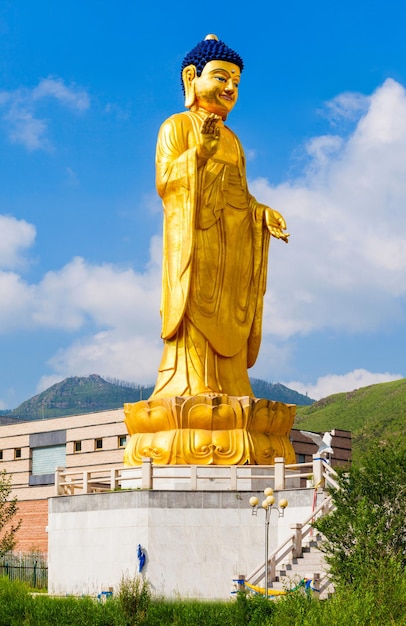 El Parque Internacional del Buda está ubicado al pie de la colina Zaisan Tolgoi en Ulaanbaatar, Mongolia