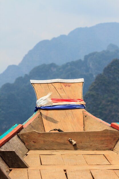 Parque Khao Sok, montaña y lago.