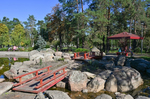 Parque de Kioto en las afueras de la ciudad de Kyiv