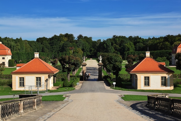 El parque en Moritzburg Schloss en Alemania, Sajonia