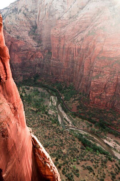 Foto el parque nacional de angles rest zion, en el estado de arizona.