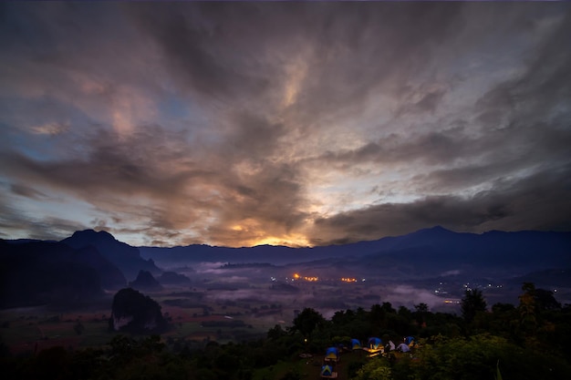 Parque Nacional da montanha de Phu Langka, província de Payao, Tailândia