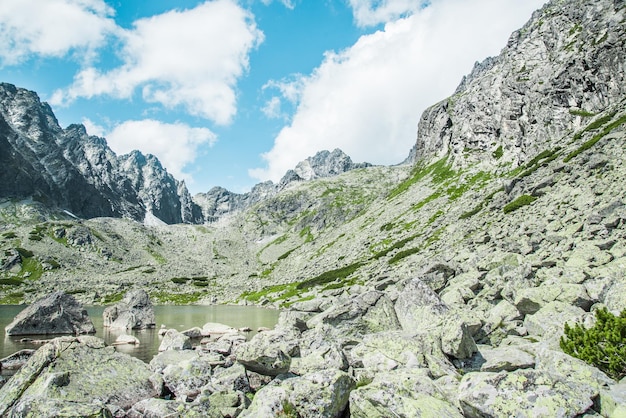 Parque Nacional High Tatras, Eslovaquia, Europa. Ruta de senderismo al lago de montaña Batizovske pleso y Sliez